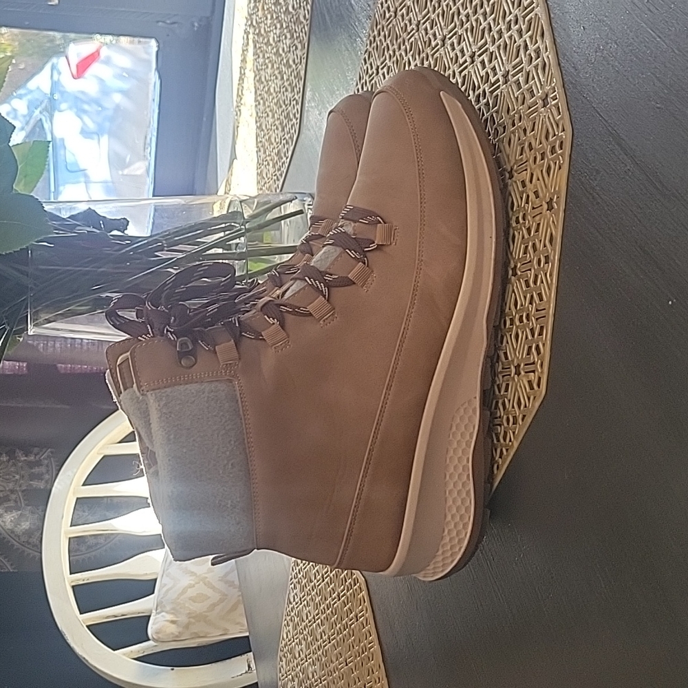 Boots size 9 1/2